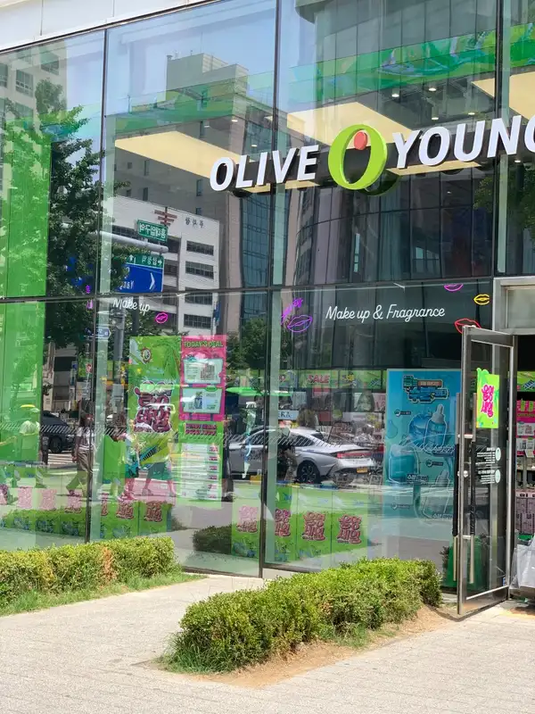 Olive-Young-Store in Hongdae – Koreas größte Health- und Beauty-Kette mit tausenden K-Beauty- und Skincare-Produkten